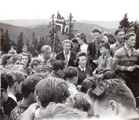 99. 17 mai 1941 Finn Rifseim m flagg.jpg