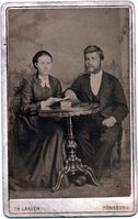 1876 Amalie Larsdatter og Edvard Ingebretsen, fotograf Th.Larsen,Tønsberg