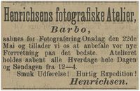 1895: I mai åpner Henrichsen fotografisk atelier i Barbu.