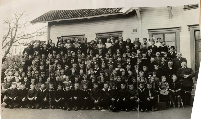 Birketveit skole - Elever og lærere 1925 (Fotoeier: Roald Abrahamsen)