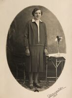 6. 1928 Klara Svikebøl Sølvberg hos fotograf Mansrud.jpeg