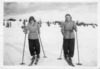 1936. Maja Harby og Astrid Fremstad, f. Harby.