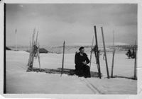 1937. Ole Hove. Mannen har slips i påskefjellet!