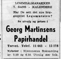 1954: Georg Martinsens Papirhandel i Tønsberg annonserer i desember 1954 for Legomursten. Det kalles da et "byggespill". (Fra Tønsbergs Blad 11/12 1954)