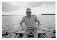 1959. Dagfinn i åfløya på Ljøsvatnet, med skjegg.