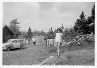 1959. Turid på steinen. Hvem lukker porten?