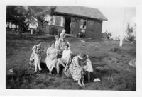 1959. Gruppebilde med Vidsyn i bakgrunnen.