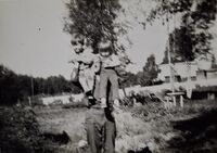 Westlie, Lindheim, Hjellum 1963. Annar, Ingrid, Arne. Foto: Elida Westlie