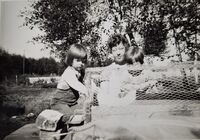 Westlie, Lindheim, Hjellum 1963. Elida, Ingrid, Arne. Foto: Annar Westlie