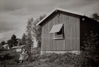 Westlie, Lindheim, Hjellum 1963. Elida, Ingrid, Arne. Foto: Annar Westlie