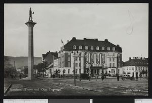1 Trondhjem. Torvet med Olav Trygvesøn - no-nb digifoto 20150623 00318 bldsa PK16966.jpg