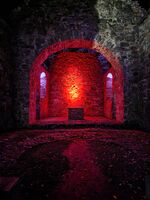 Lyssatt kirke er vakkert i høstmørket