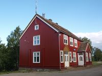 Soknedal stasjon (1915), sammen med Jens Flor. Fredet. Foto: Olve Utne (2010).