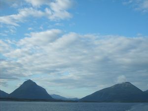 2110 Stabbinn og Skarven sett fraa Edoeyfjorden.jpg