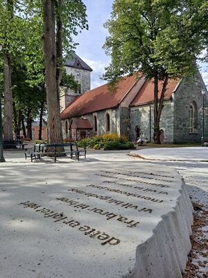 22.juli 2011 lokale minnesmerker Trondheim kommune Terra Incognita Øy 7 Tranströmer og Grieg Foto Eva Rogneflåten 07.08.2021 4.jpg