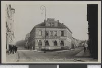 152. 2383. Fredrikshald. Storgaten - Svenskegaten - no-nb digifoto 20151202 00263 bldsa PK13448.jpg