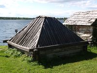 Firkanta dimbargåhte ved Silvermuseet i Arjeplog. Foto: Olve Utne (2012).