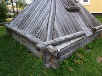 Firkanta dimbargåhte ved Silvermuseet i Arjeplog. Foto: Olve Utne (2012).