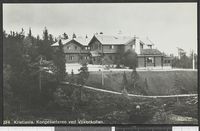 13. 274 Kristiania. Kongesæteren ved Voxenkollen - no-nb digifoto 20150911 00113 bldsa PK09469.jpg