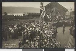 Hov stasjon ved banens åpning 1906. Foto: Nasjonalbiblioteket (1906).