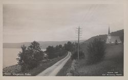Vingrom kirke, oppført 1908, sammen med Fin Wollebæk. Foto: Carl Normann/Nasjonalbiblioteket (1920).