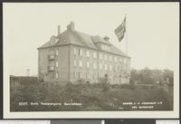 Nr. 10–12: Vålerengen bo- og servicesenter. Foto: Thorleif Wardenær/Nasjonalbiblioteket