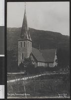 Postkort av Årstad kirke. Foto: Ukjent / Nasjonalbiblioteket