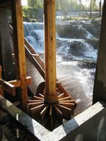 Attlaupskallen sørger for returdrift på stokkvogna.