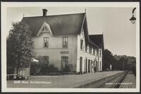 Moss stasjon. Utgitt av J.H. Küenholdt. Foto: Ukjent (1920-åra). .