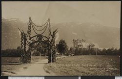 Ved Grand Hotel i Åndalsnes. Foto: Ukjent / Nasjonalbiblioteket
