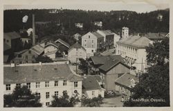 Sandvika på 1920-tallet, Bærum sykehus i åsen bak. Foto: Nasjonalbiblioteket (1920–1929).