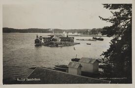 Bukta sett mot Kadettangen, med Danmark som sjøbad midt i bukta. Foto: Küenholdt/Nasjonalbiblioteket