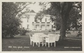 Hielm kjøpte Alby gård på Jeløya i 1824, og ble da som jordeier på Alby valgbar fra Smaalenenes amt til Stortinget. Foto: Nasjonalbiblioteket (1920–1930).