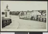 93. 3736 Eidsvoll Monumentet og Sundbroen - no-nb digifoto 20150826 00022 bldsa PK22690.jpg