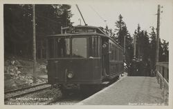 Frognersæteren st. Tryvandsbanens foreløbige endestasjon 1920. Foto: Nasjonalbiblioteket