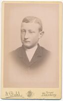 297. 42 Ukjent mann, fotograf J.Dahl, Tønsberg (før 1897).jpg