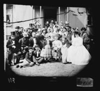 19. 473. Sandefjord. Gruppe på hoteltrappen - NB bldsa OTO0701 A.jpg