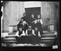 18. 485. Sauland. Kleppan med familie - NB bldsa OTO0227 A.jpg