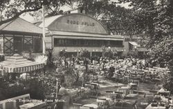 Tivolihagen og Røde Mølle, bygningen ble i sin samtid kalt en «jernbanehall». Foto: Karl Harstad/Nasjonalbiblioteket