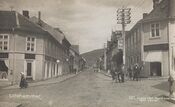 Storgata i 1917, vi ser nordover. Bergsenghjørnet til venstre. Foto: Carl Normann