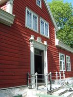 Hovuddøra. Foto: Olve Utne (2008).