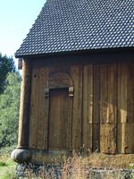 Sidedør til koret. Foto: Olve Utne (2008).