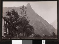 141. 656. Romsdalen, Romsdalshorn - no-nb digifoto 20151109 00010 bldsa AL0656.jpg