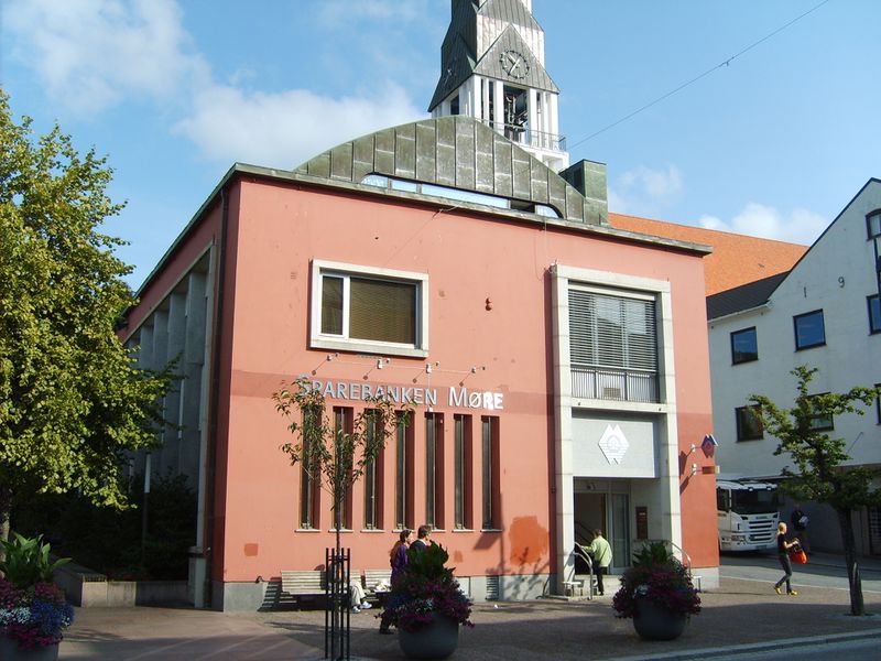 Fil:6687 Sparebanken Moere (Molde).jpg