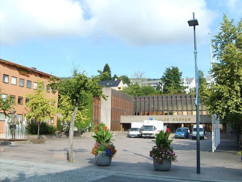 Fil:6688 Molde Raadhus.jpg