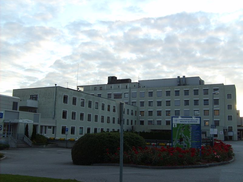 Fil:7351 Molde sjukehus.jpg