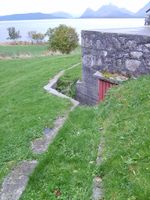 112. 7504 spor fraa 2. verdskrig ved Edey gamle kirkje.jpg