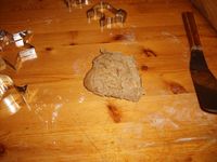 Tak ut berre nok deig til éi utkjevling i gongen frå kjøleskåpet.