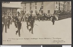 Kongen tar imot keiser Wilhelm II i Trondheim. Foto: Ukjent / Nasjonalbiblioteket