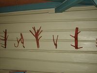 Knaggar på veggen. Foto: Olve Utne (2009).